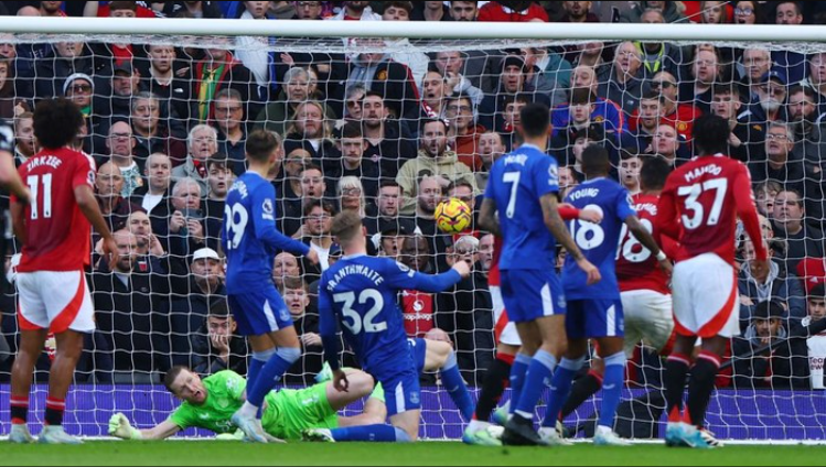 Momen gol pertama MU vs Everton yang dicetak oleh Marcus Rashford, 2024-25