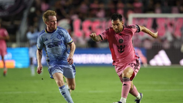 Foto Lionel Messi saat menggiring bola. Foto: Icon Sportswire via Getty Images/Icon Sportswire