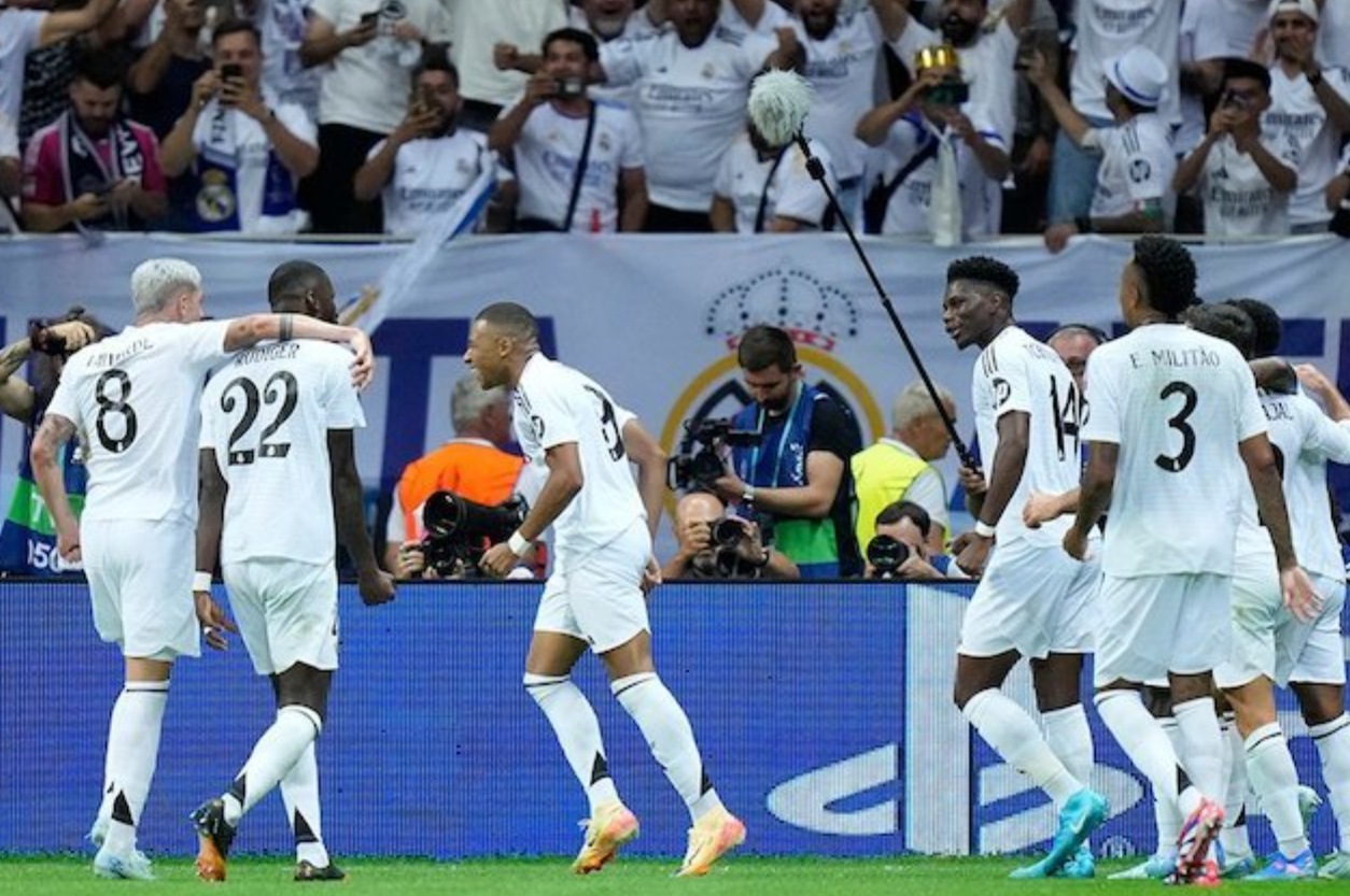 Selebrasi Mbappe di Laga Real Madrid vs Atalanta, Piala Super UEFA. (c) AP Photo/Darko Bandic