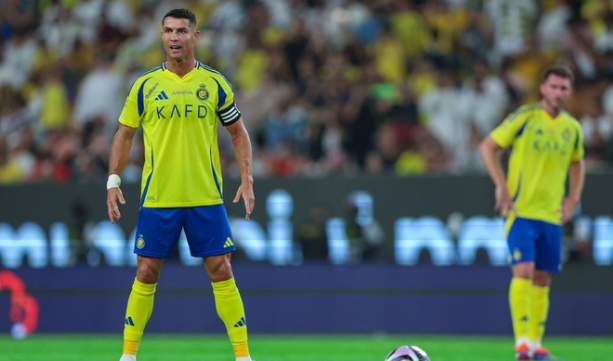 Cristiano Ronaldo melakukan tendangan bebas. (Foto: Getty Images/Yasser Bakhsh)